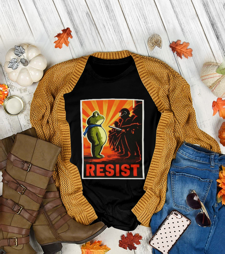 Resist Portland Frog 2025 Anti Fascism Protest Art With Frog And Riot Police T-Shirt