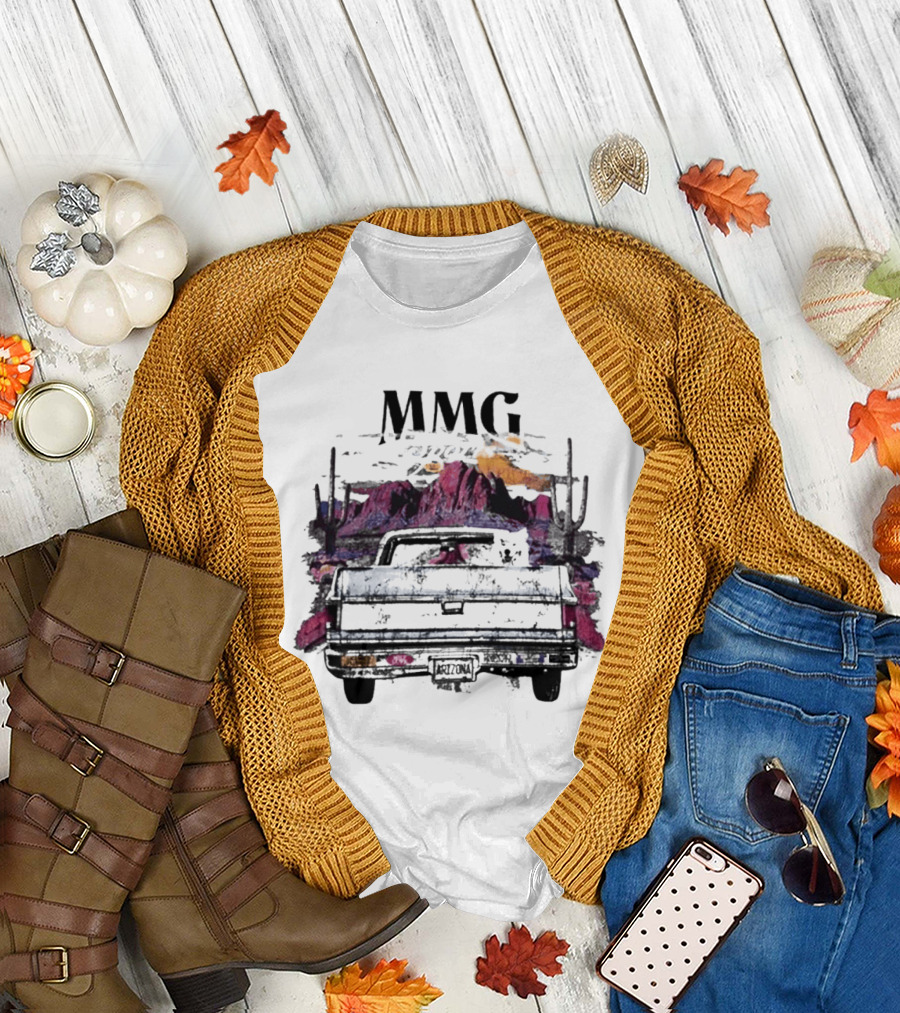 MMG Luna Vintage Car Desert Sunset Scene T-Shirt