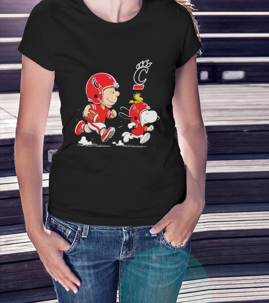 Charlie Brown Snoopy Cincinnati Bearcats Football Running T-Shirt