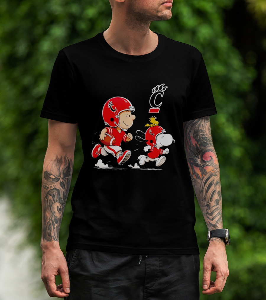 Charlie Brown Snoopy Cincinnati Bearcats Football Running T-Shirt
