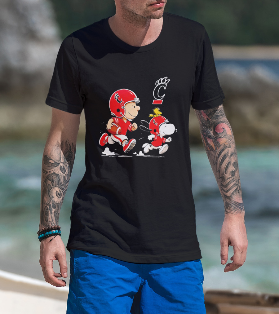 Charlie Brown Snoopy Cincinnati Bearcats Football Running T-Shirt
