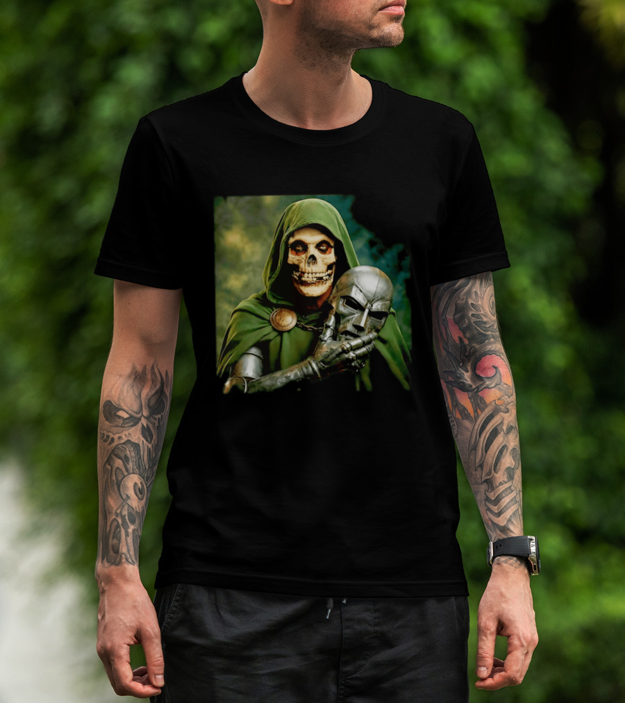 Doctor Doom Skull Face Holding Mask Supervillain Marvel T-Shirt