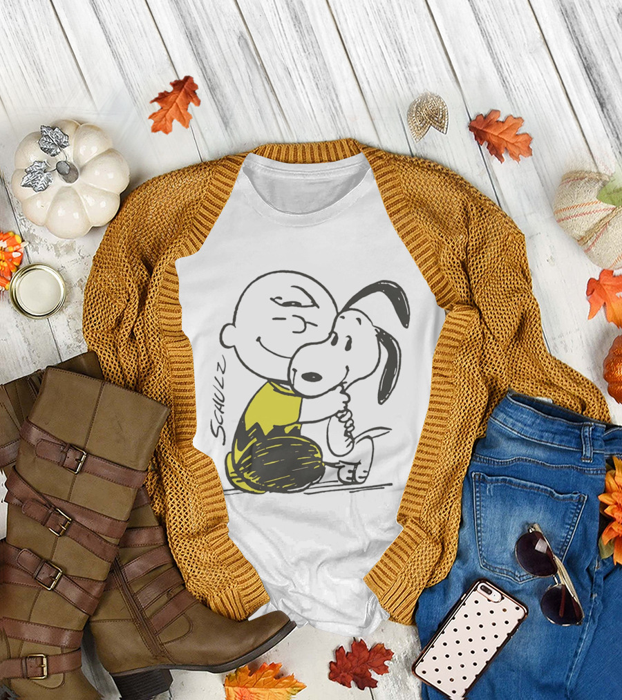 Schulz Charlie Brown Snoopy Hugging Classic Peanuts Friendship T-Shirt
