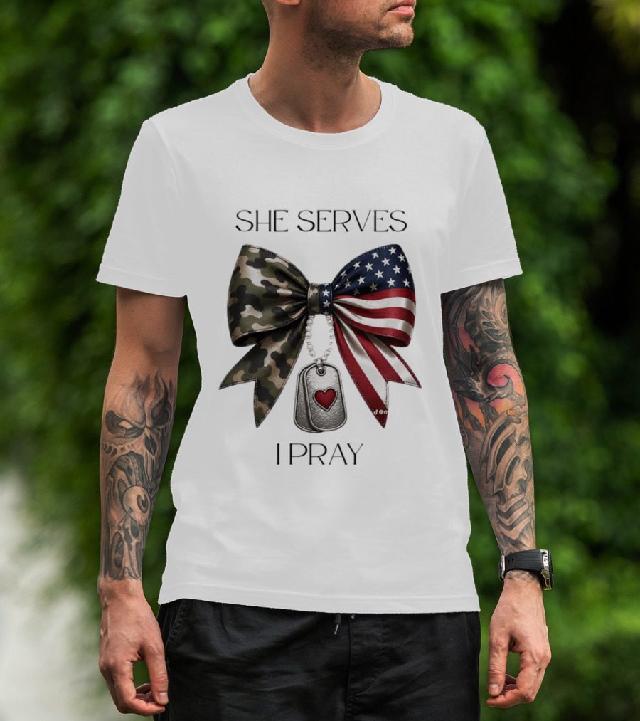 She Serves I Pray USA Flag Camo Bow Dog Tags T-Shirt