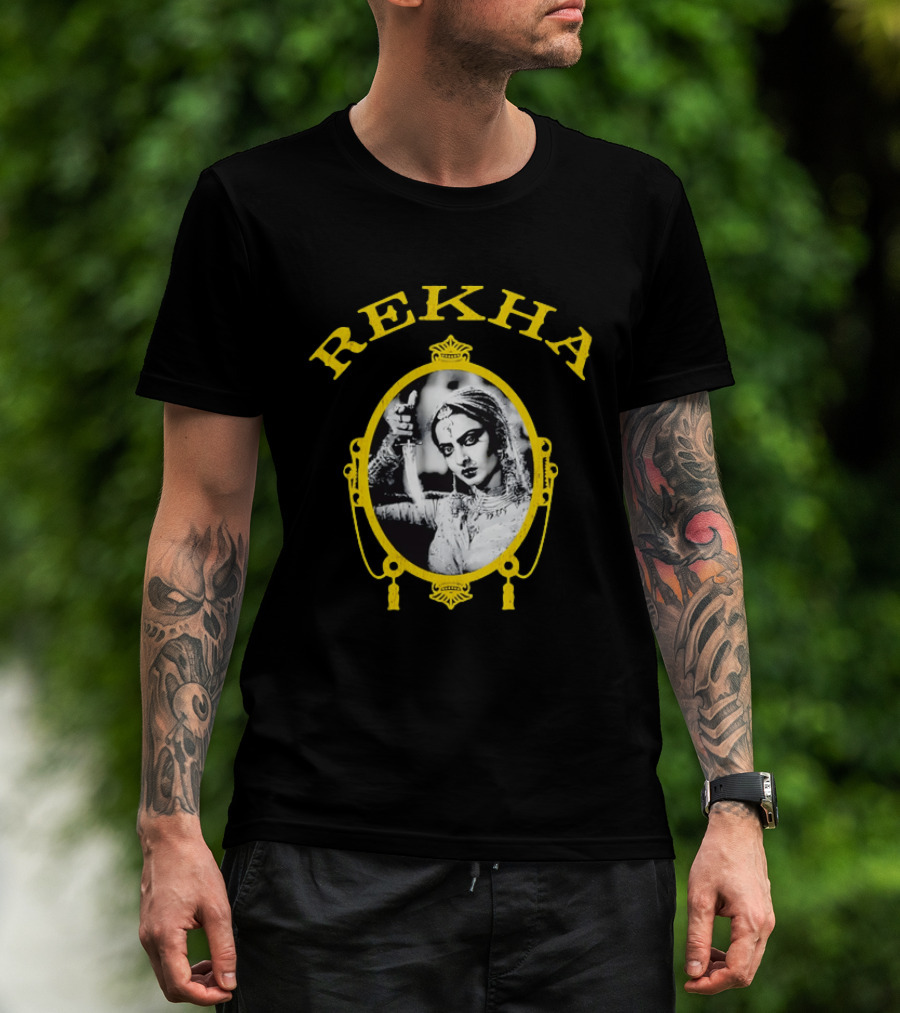 REKHA Diva Holding A Dagger T-Shirt