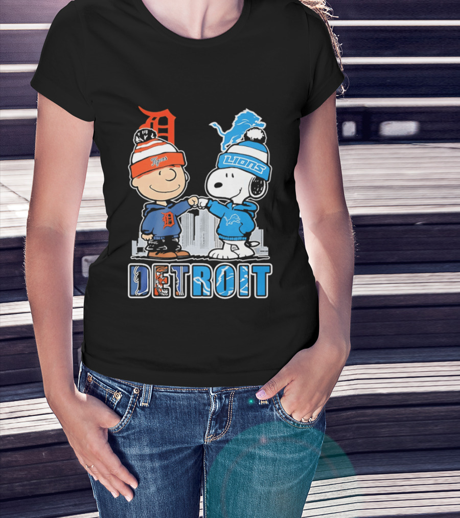 Charlie Brown Snoopy Detroit Tigers Lions Fist Bump Peanuts T-Shirt
