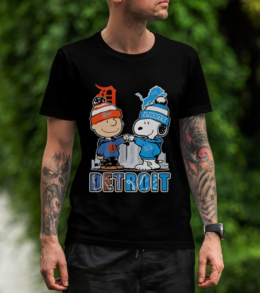 Charlie Brown Snoopy Detroit Tigers Lions Fist Bump Peanuts T-Shirt