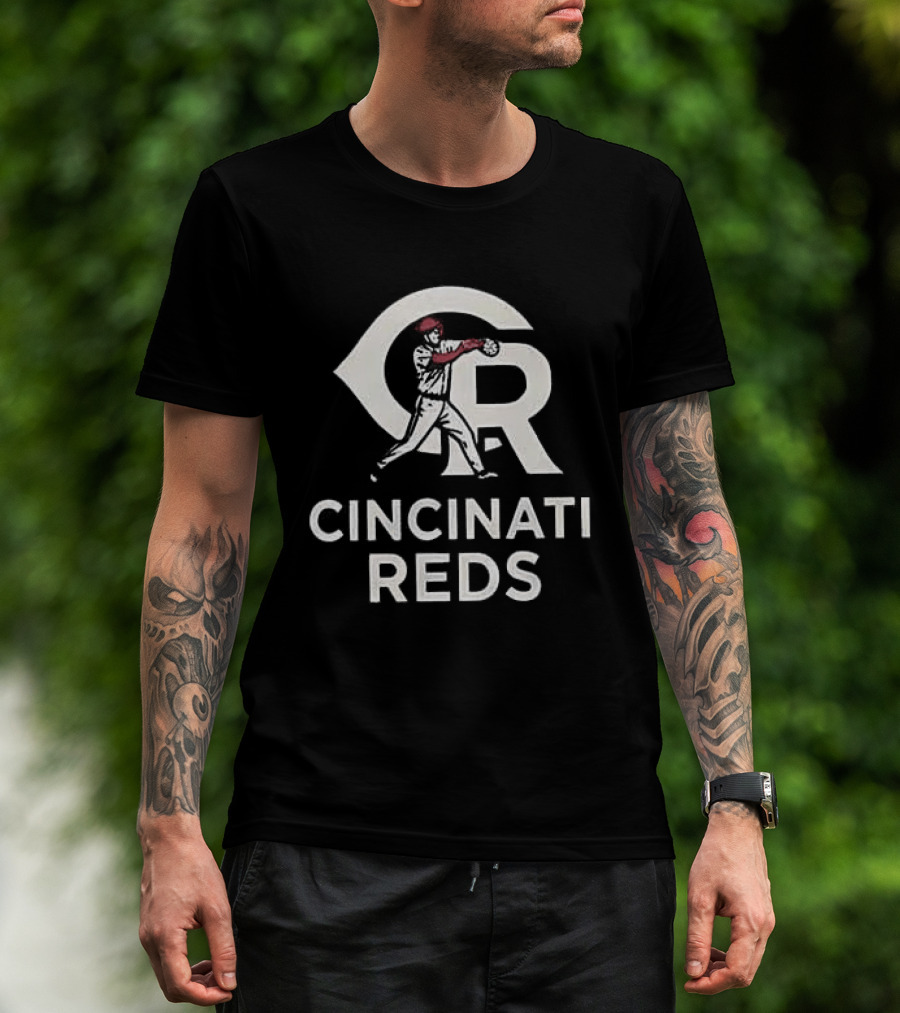Cincinnati Reds Skull Crossing Bats Baseball Logo Sports Fan T-Shirt