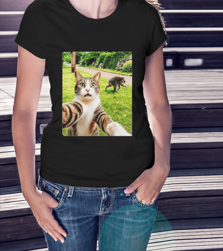 Shocked Face Tabby Cat Taking Selfie With Running Raccoon On Lawn Road T-Shirt
