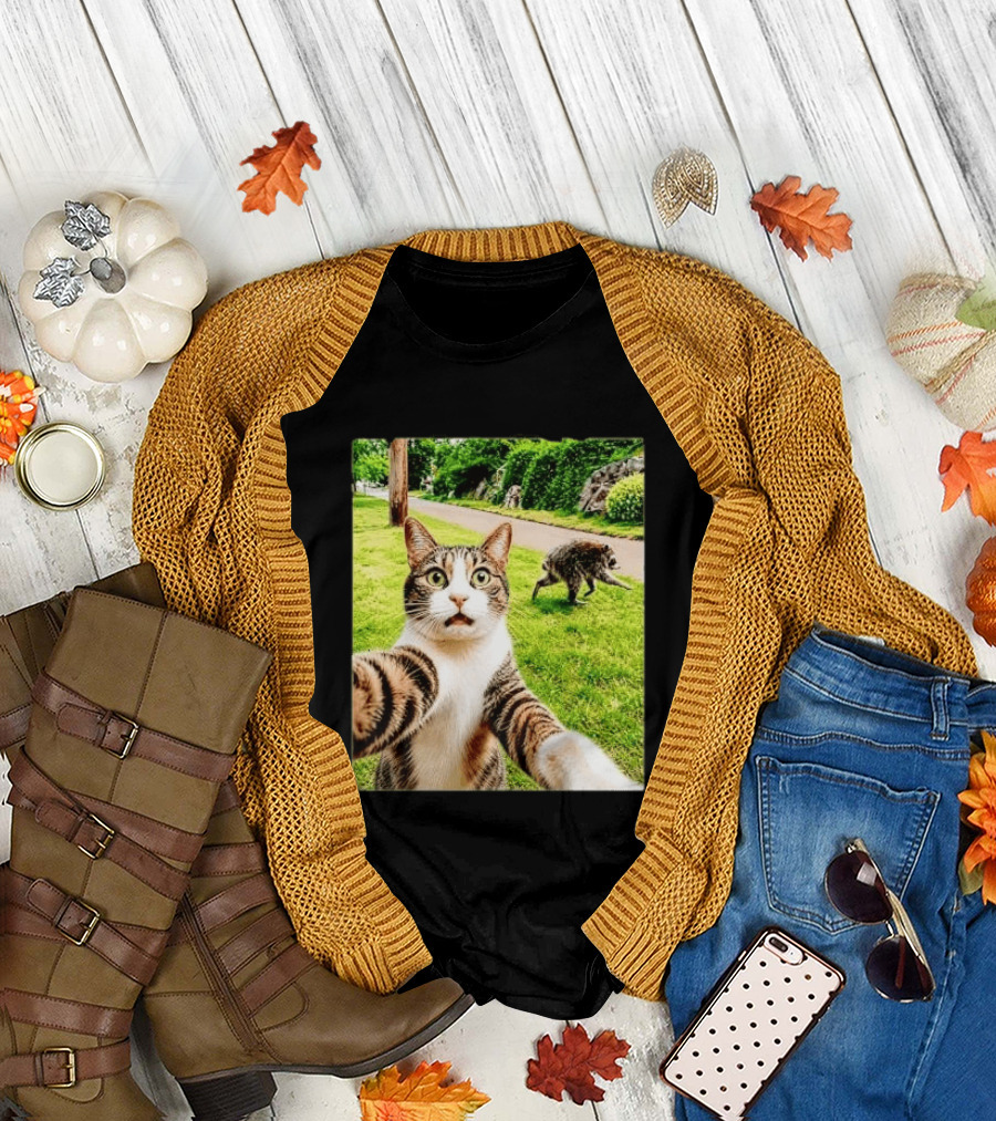 Shocked Face Tabby Cat Taking Selfie With Running Raccoon On Lawn Road T-Shirt