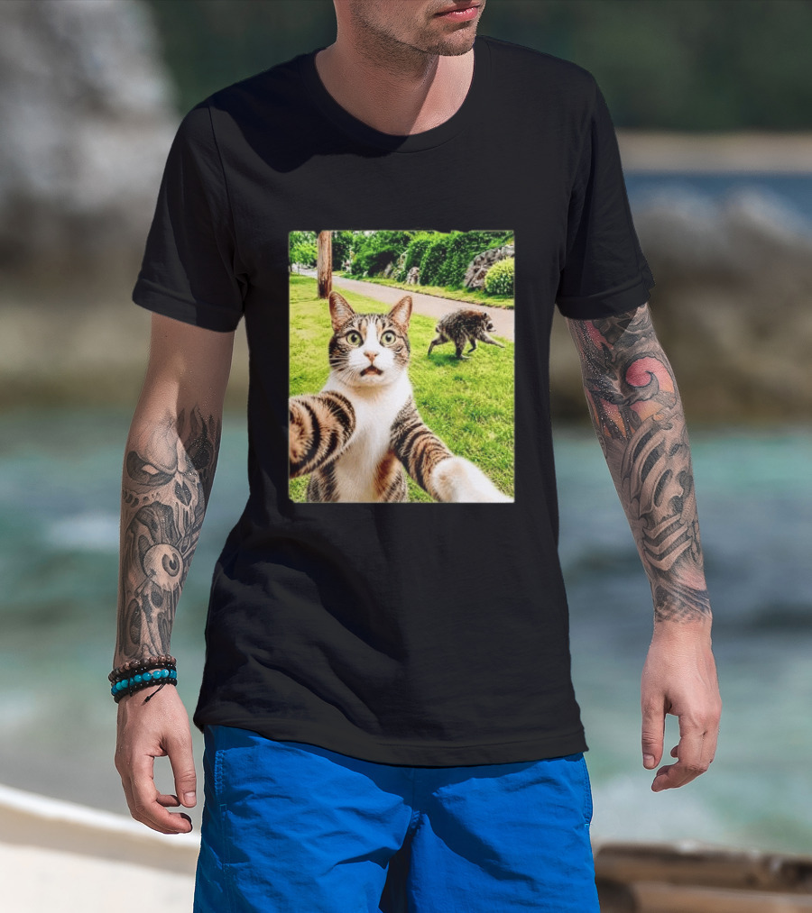 Shocked Face Tabby Cat Taking Selfie With Running Raccoon On Lawn Road T-Shirt