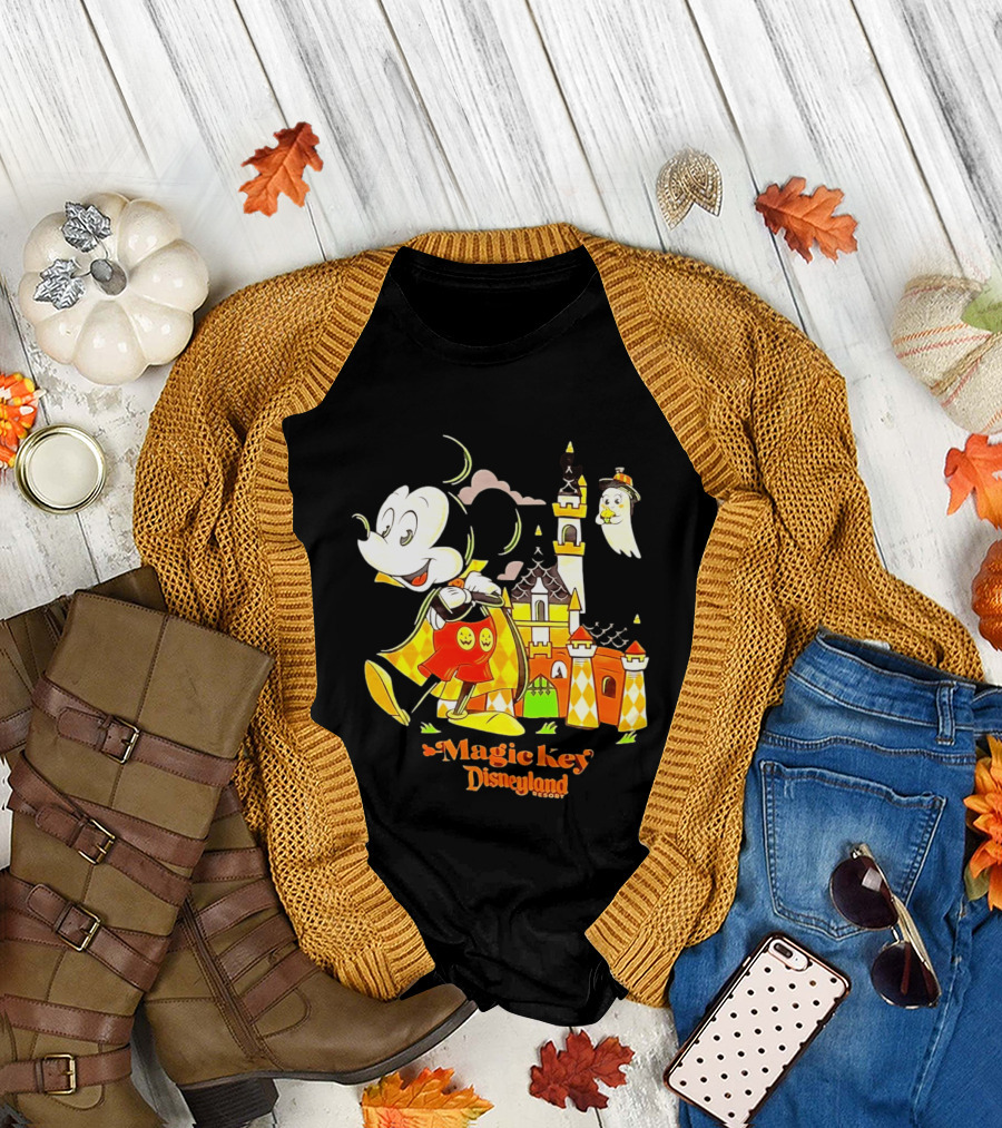 Mickey Mouse Magic Key Disneyland Resort Halloween Castle Ghost T-Shirt