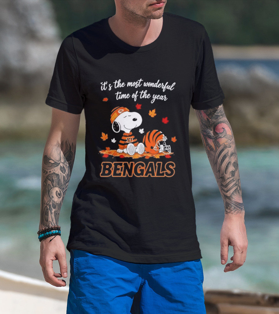It's The Most Wonderful Time Of The Year Snoopy Bengals Leaves Helmet T-Shirt