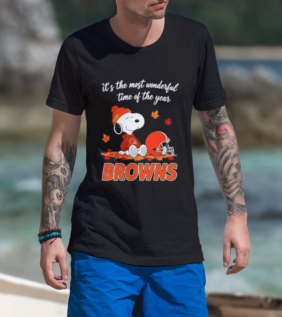Cleveland Browns Snoopy It's The Most Wonderful Time Of The Year Autumn Leaves Helmet T-Shirt