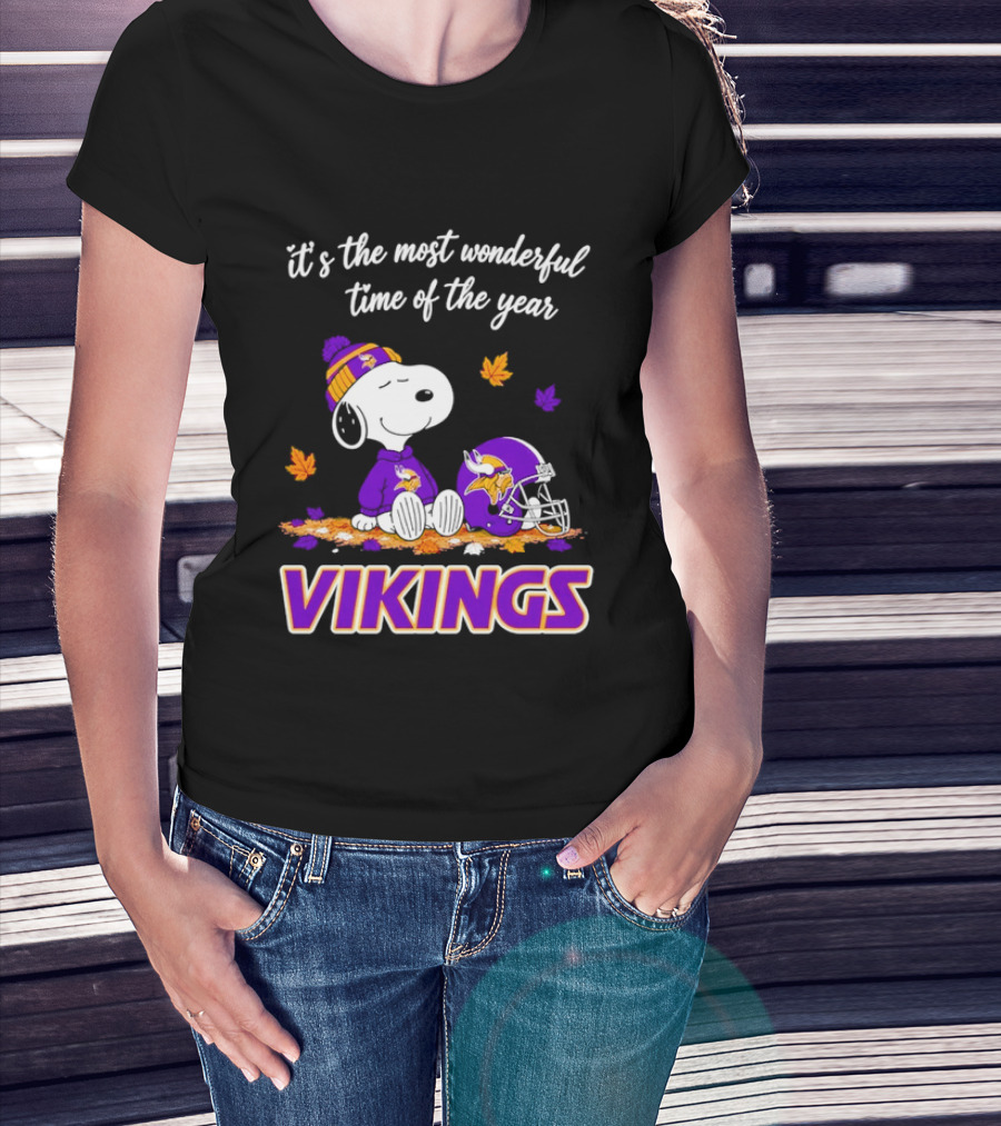 Minnesota Vikings It's The Most Wonderful Time Of The Year Snoopy Sitting Helmet Autumn Leaves T-Shirt