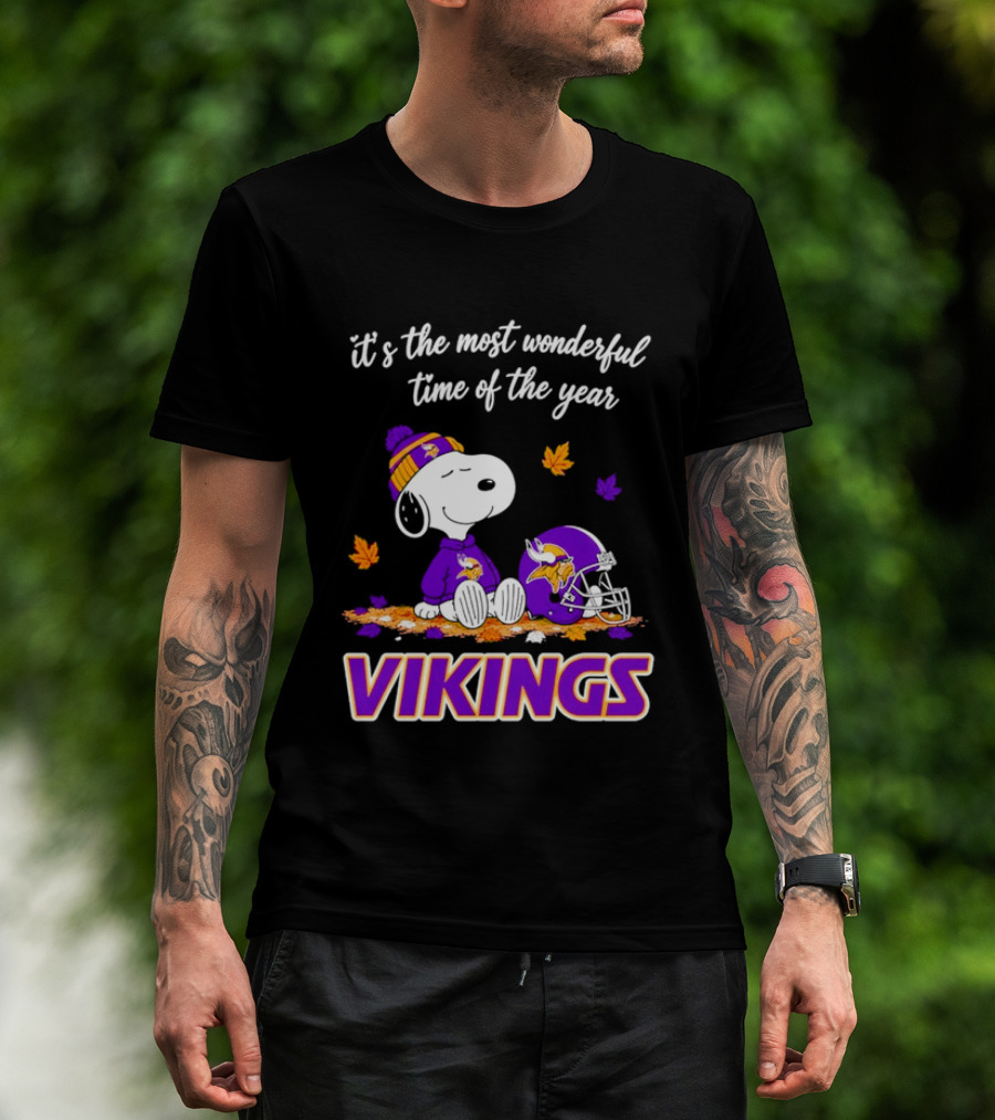 Minnesota Vikings It's The Most Wonderful Time Of The Year Snoopy Sitting Helmet Autumn Leaves T-Shirt