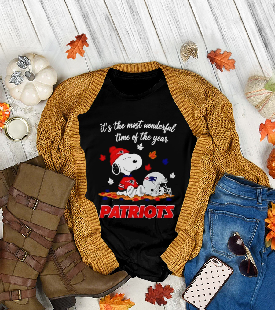 New England Patriots Snoopy It's The Most Wonderful Time Of The Year Autumn Leaves T-Shirt