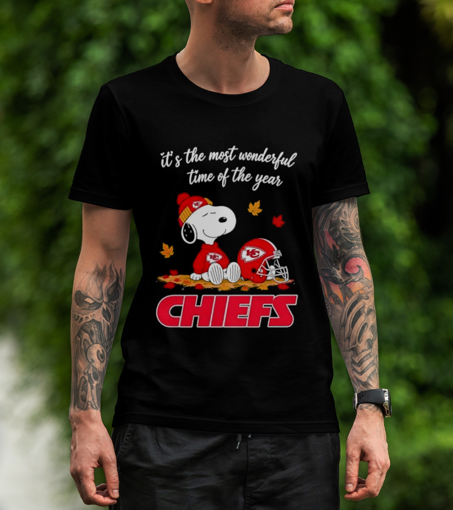 Kansas City Chiefs Snoopy It's The Most Wonderful Time Of The Year Helmet Autumn Leaves T-Shirt