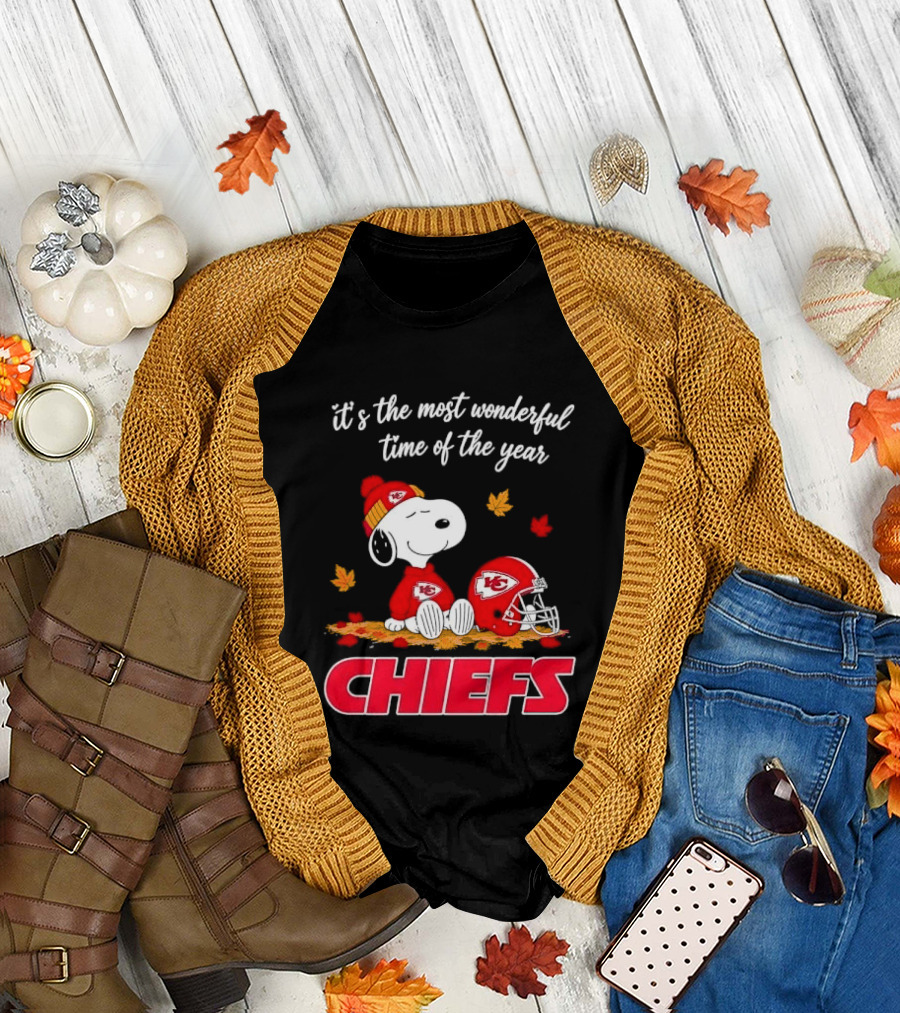 Kansas City Chiefs Snoopy It's The Most Wonderful Time Of The Year Helmet Autumn Leaves T-Shirt