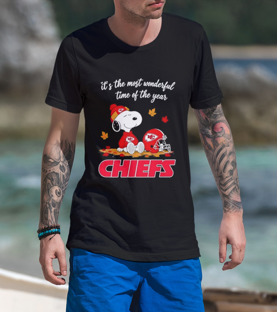 Kansas City Chiefs Snoopy It's The Most Wonderful Time Of The Year Helmet Autumn Leaves T-Shirt