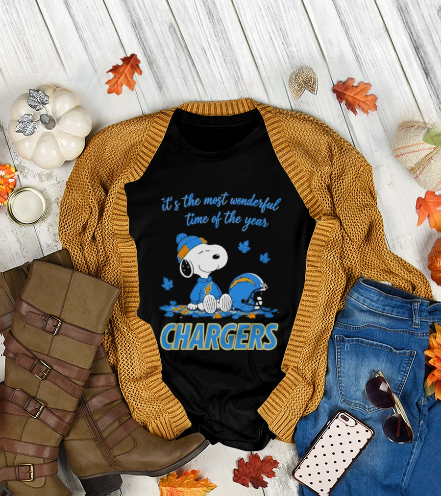 It's The Most Wonderful Time Of The Year Los Angeles Chargers Snoopy Sitting Helmet Falling Leaves T-Shirt