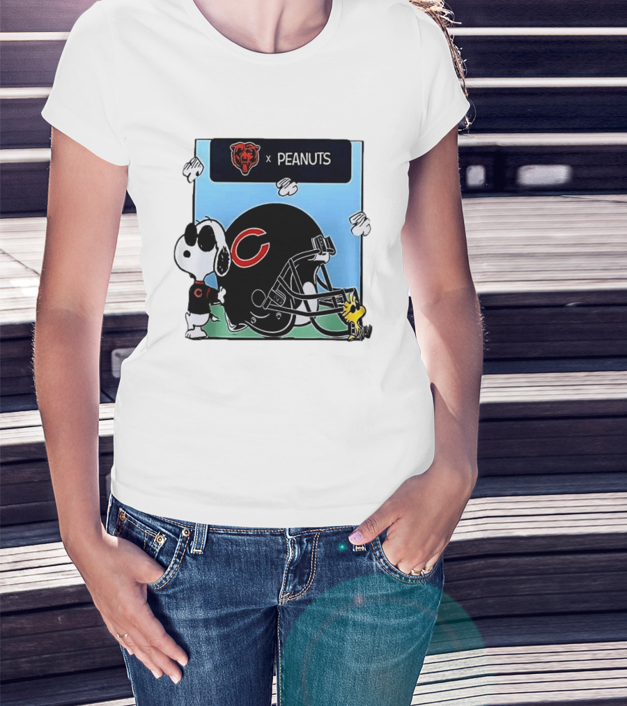 Chicago Bears X Peanuts Snoopy Woodstock Football Collaboration T-Shirt