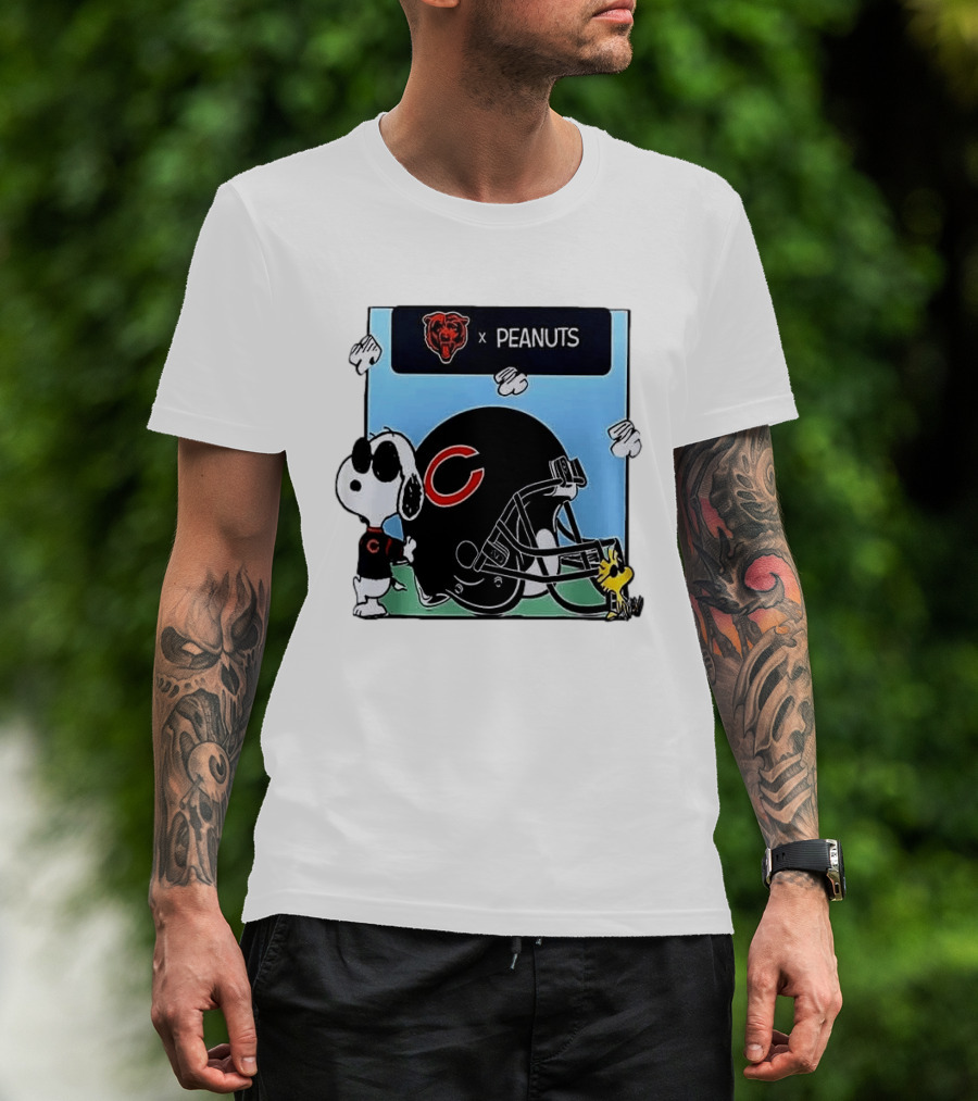 Chicago Bears X Peanuts Snoopy Woodstock Football Collaboration T-Shirt