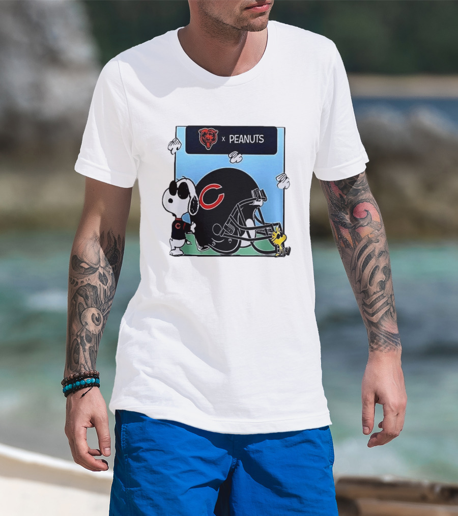 Chicago Bears X Peanuts Snoopy Woodstock Football Collaboration T-Shirt