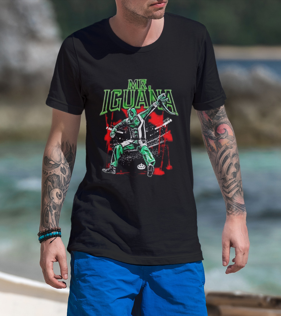 Mr Iguana Masked Wrestler With Lizard Puppet AAA Red Paint Splatter T-Shirt