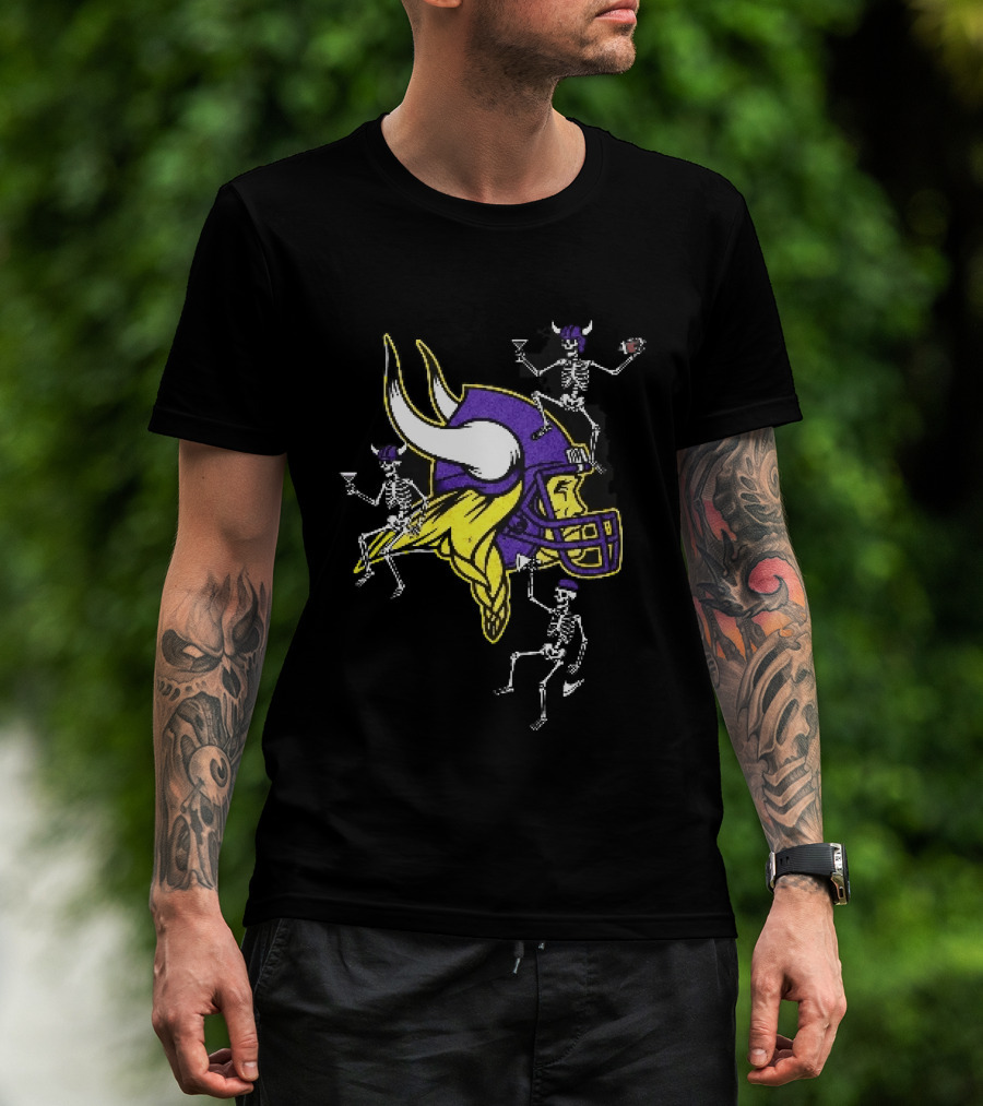 Minnesota Vikings Skeletons Cocktails Football Distressed Axe T-Shirt