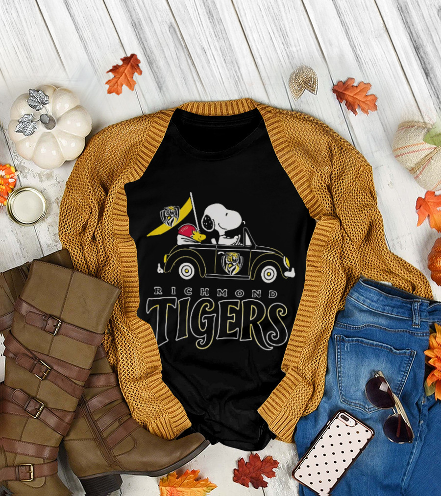 Richmond Tigers Snoopy Woodstock Driving Beetle Car T-Shirt
