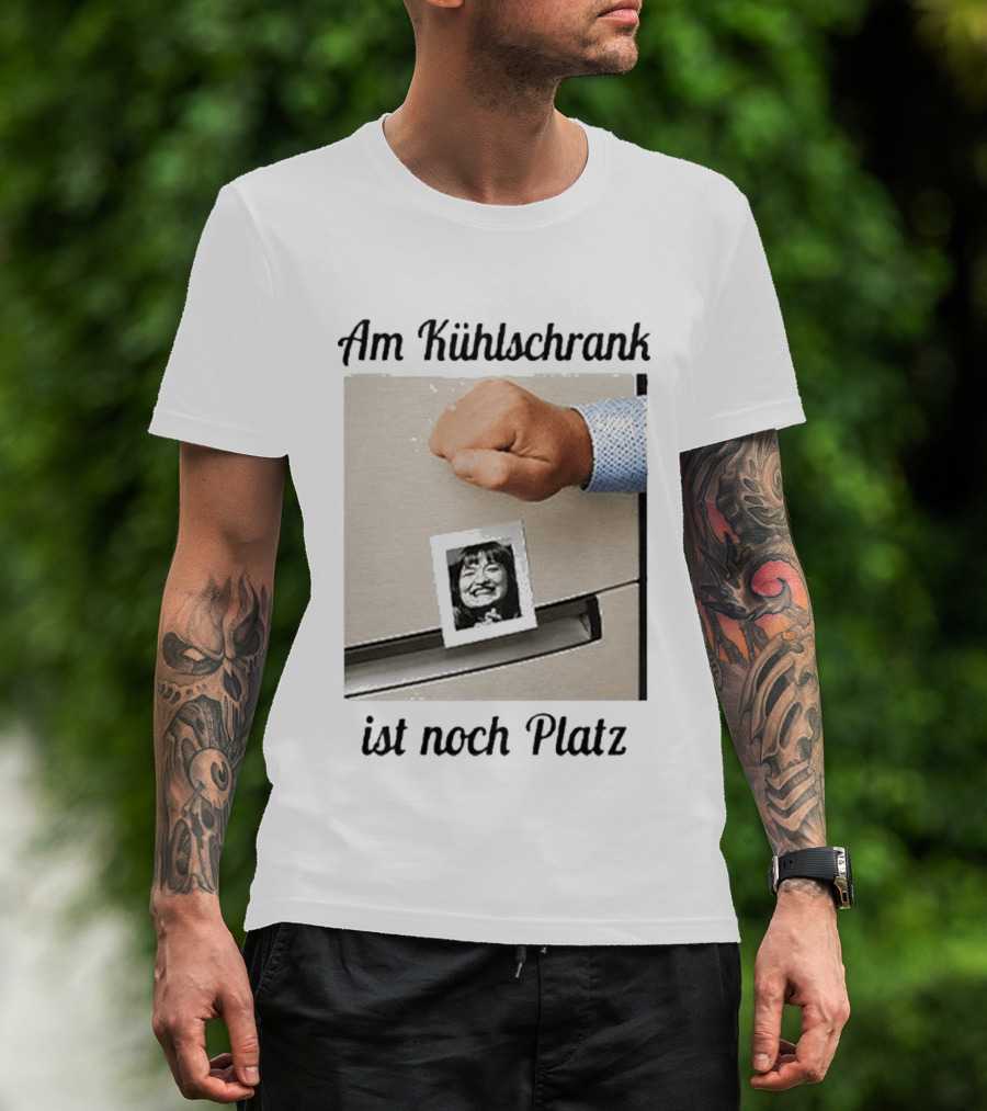 Am Kühlschrank Ist Noch Platz Foto Moustache Hand T-Shirt