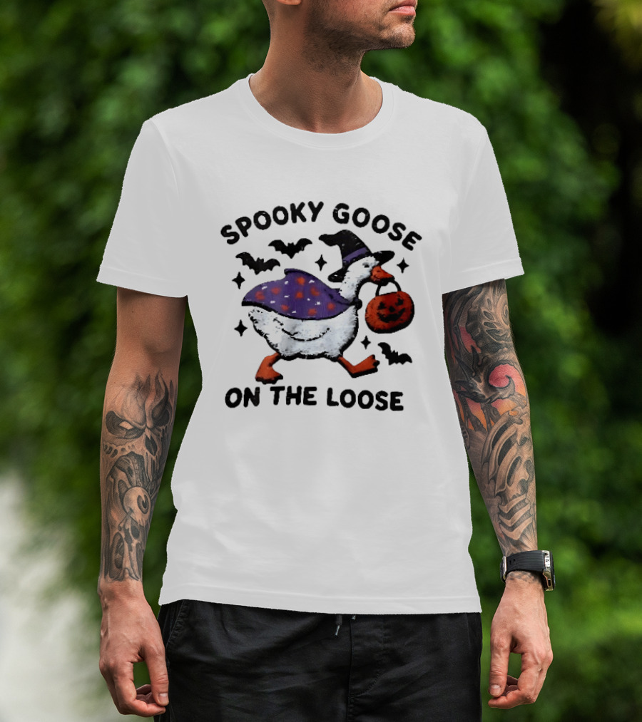Spooky Goose On The Loose Witch Hat Pumpkin Cape Bats T-Shirt