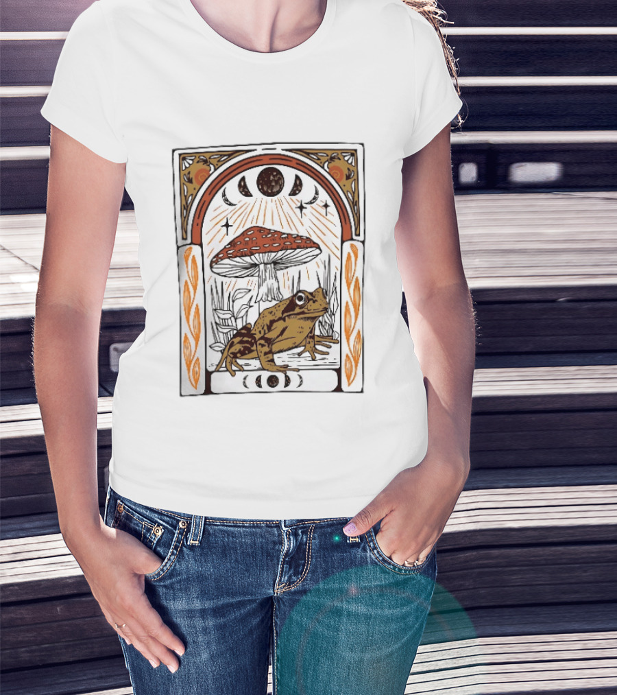 Toad With Amanita Mushroom And Celestial Moon Phases Tarot Aesthetic T-Shirt