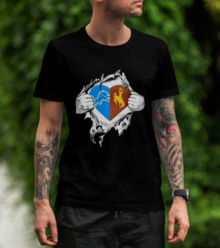 Detroit Lions Wyoming Cowboys Heart Ripped Skin T-Shirt