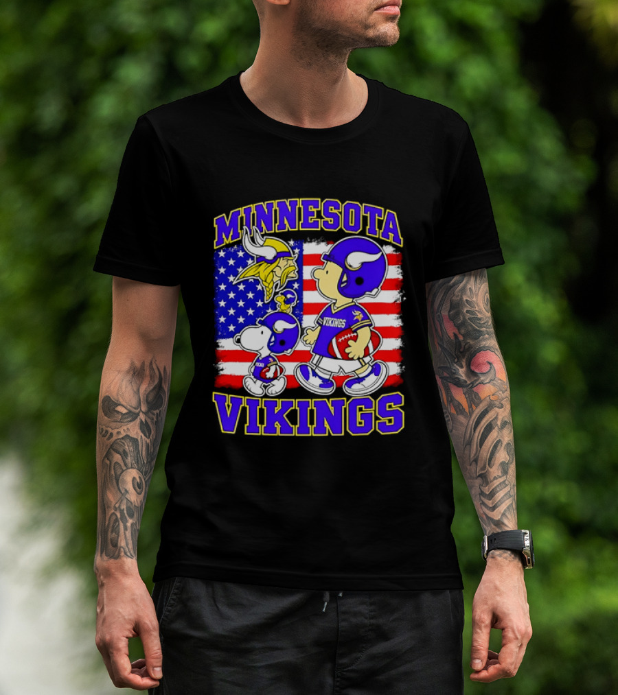 Minnesota Vikings Snoopy Woodstock American Flag Football 2026 T-Shirt