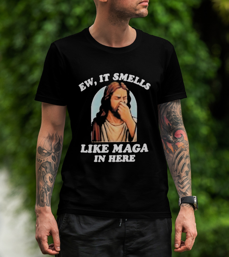 Ew It Smells Like Maga In Here Jesus T-Shirt