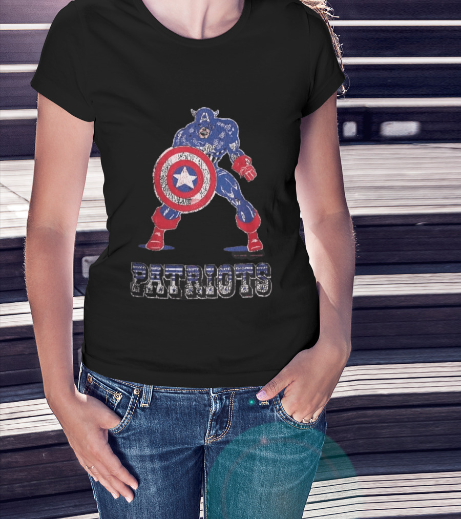 Patriots Captain America Shield Distressed Look T-Shirt