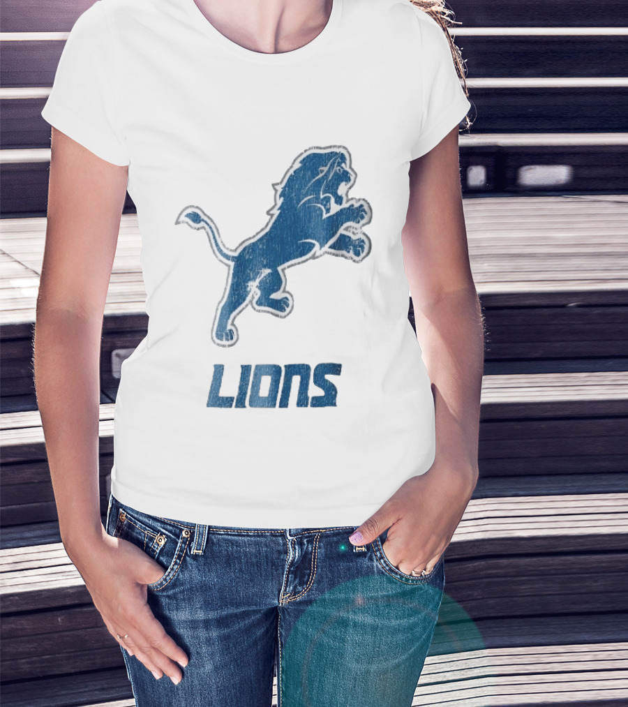 Detroit Lions Distressed Blue Leaping Lion Vintage Team Spirit T-Shirt
