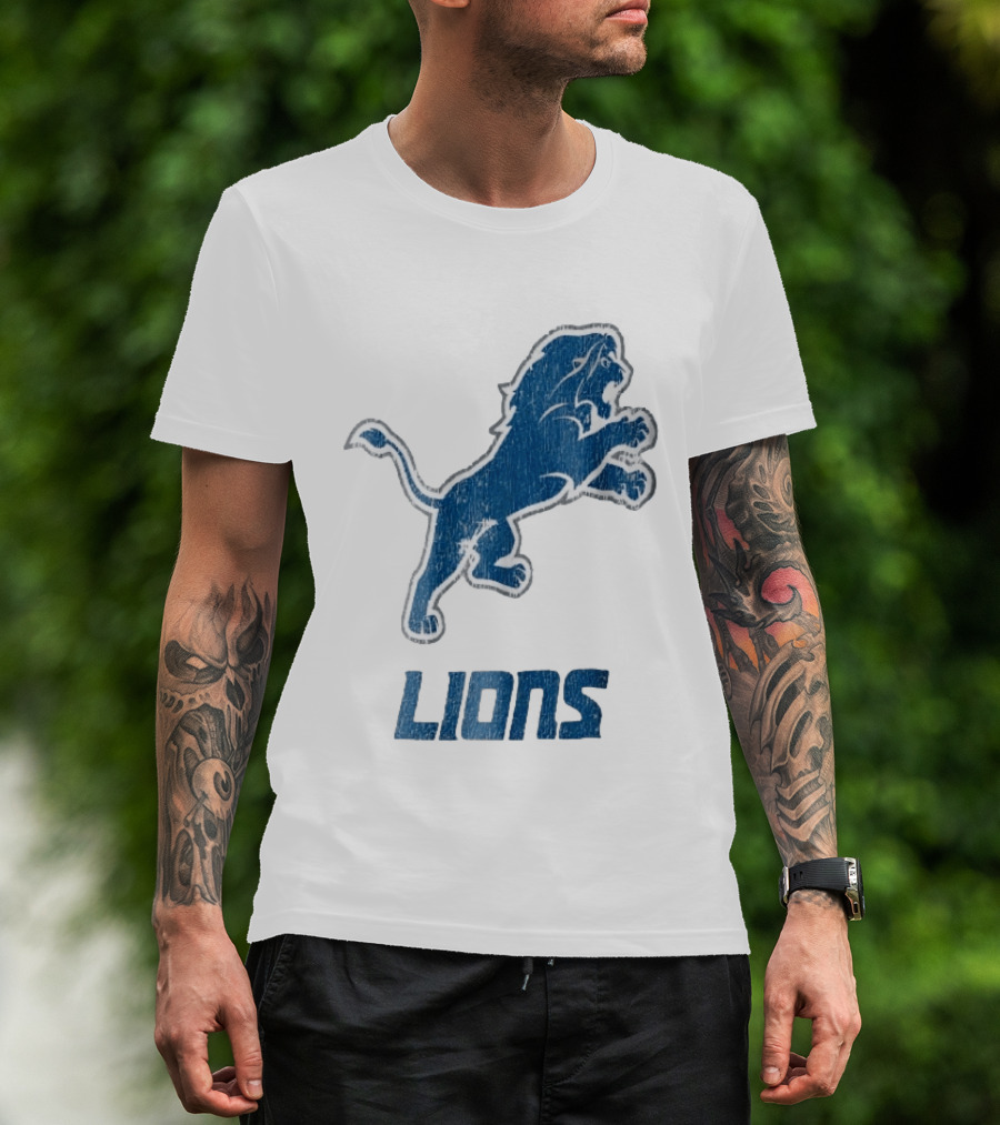 Detroit Lions Distressed Blue Leaping Lion Vintage Team Spirit T-Shirt