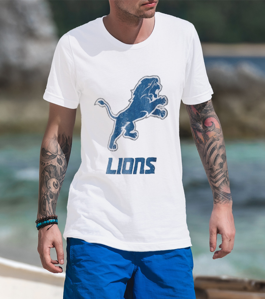 Detroit Lions Distressed Blue Leaping Lion Vintage Team Spirit T-Shirt