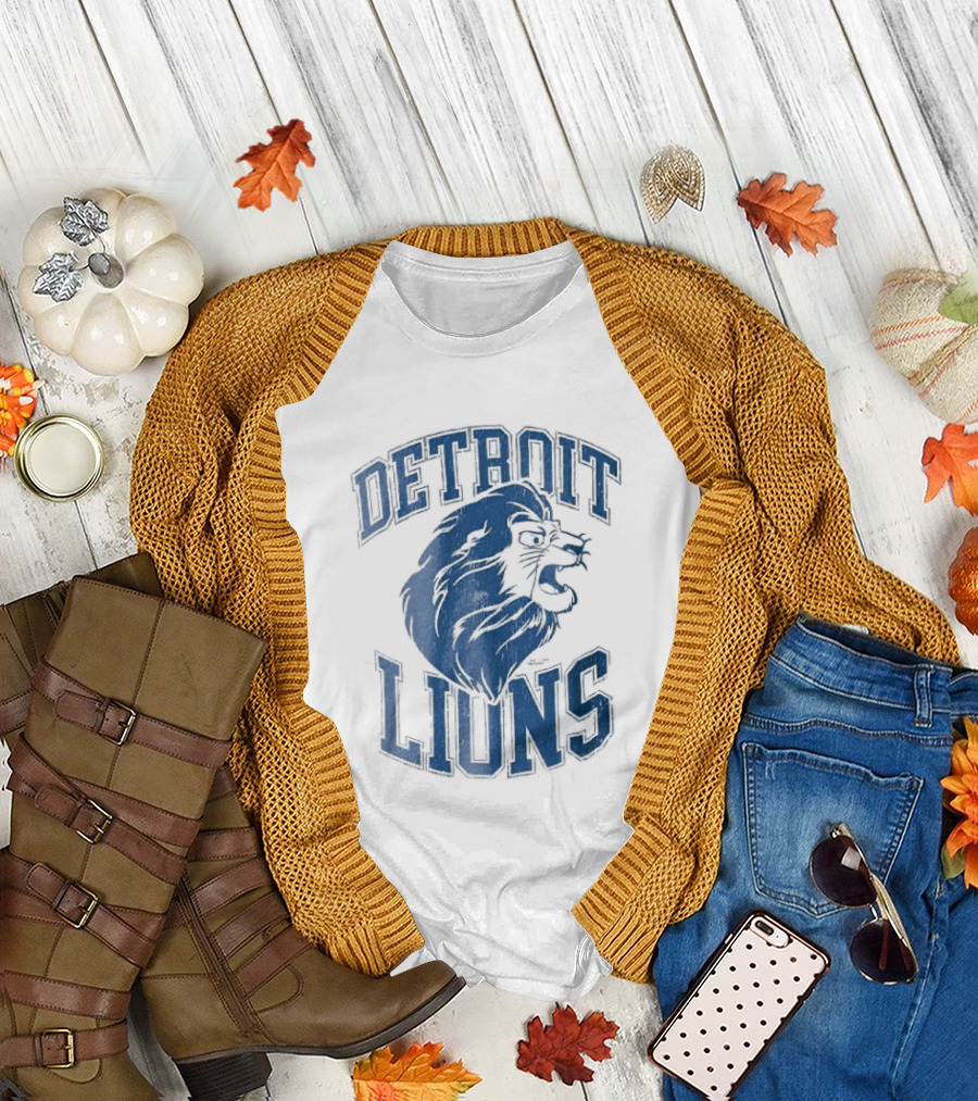 Detroit Lions Distressed Roaring Lion Head Varsity T-Shirt