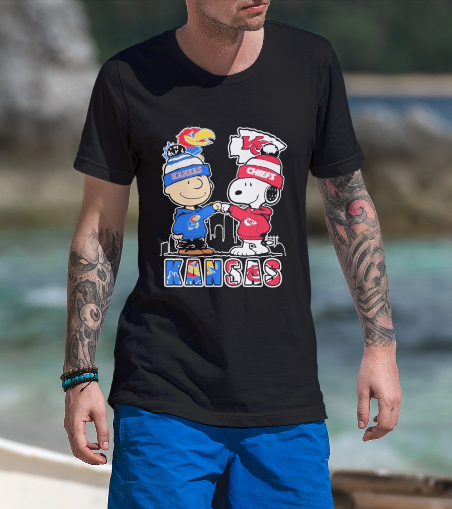 Kansas Jayhawks Kansas City Chiefs Peanuts Christmas 2025 Snoopy And Woodstock Fist Bump T-Shirt
