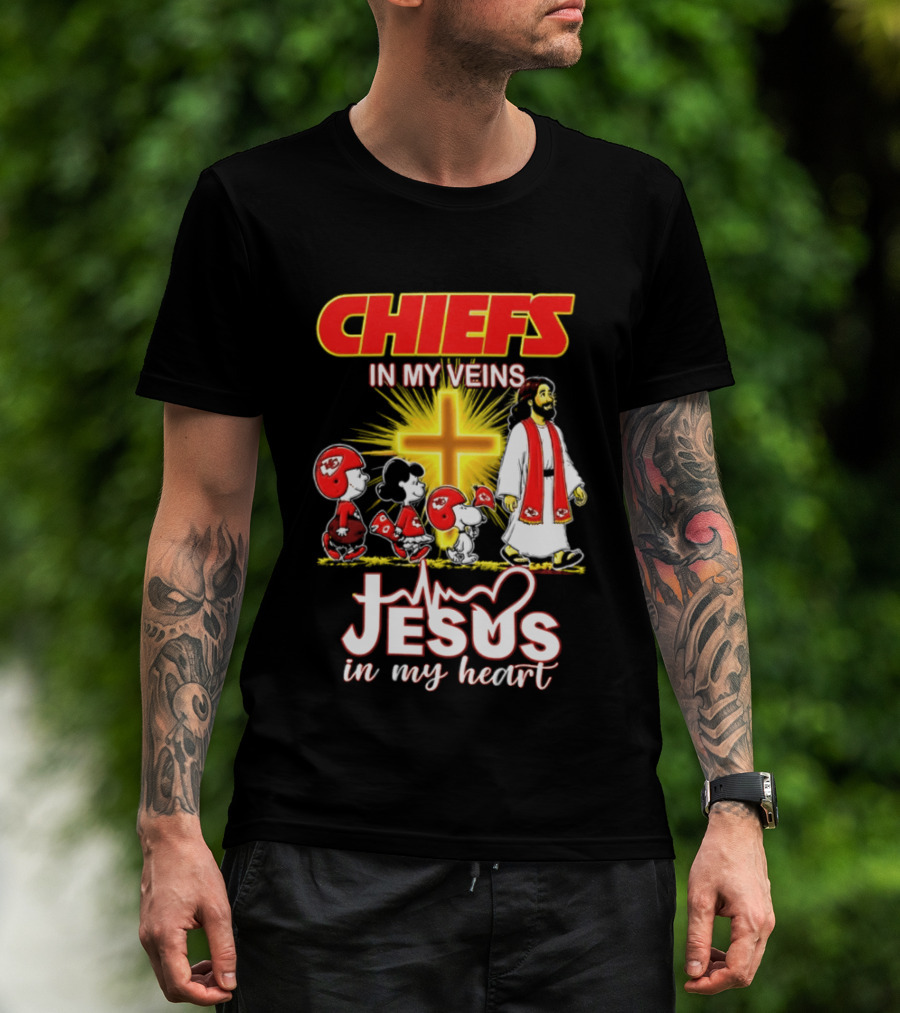 Chiefs In My Veins Jesus In My Heart Snoopy And Charlie Football T-Shirt