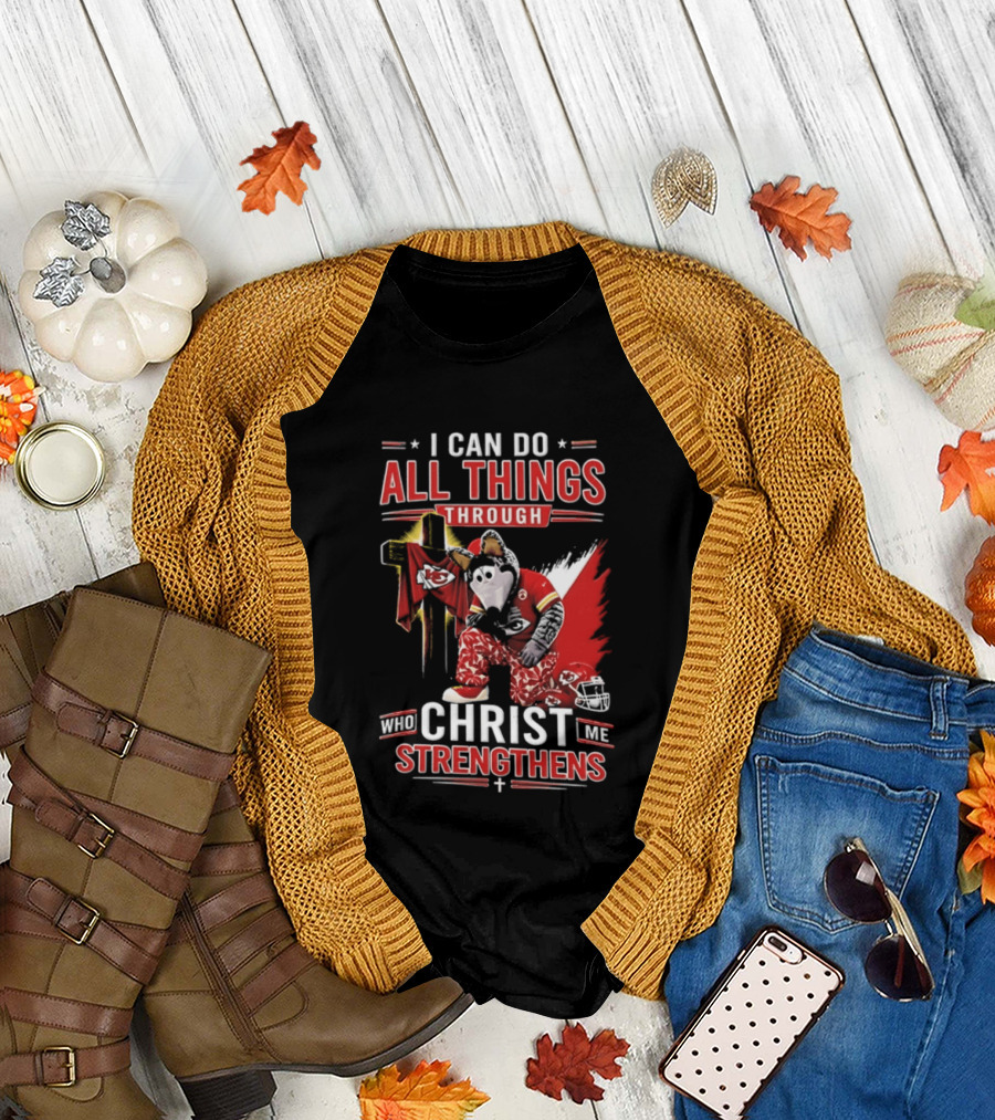 I Can Do All Things Through Christ Who Strengthens Me Kansas City Chiefs Football Player Kneeling Prayer Cross T-Shirt