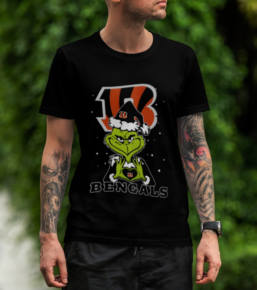 Cincinnati Bengals Grinch Making Heart Hands Christmas T-Shirt
