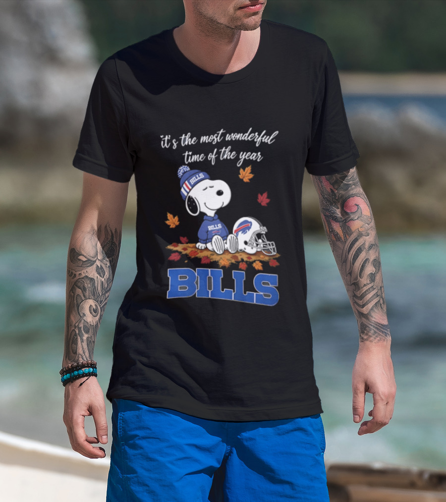 It's The Most Wonderful Time Of Year Snoopy Buffalo Bills Sitting Helmet Leaves T-Shirt