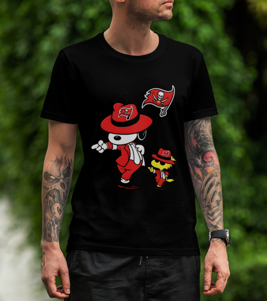 Snoopy Woodstock Tampa Bay Buccaneers Pirate Flag Dance T-Shirt