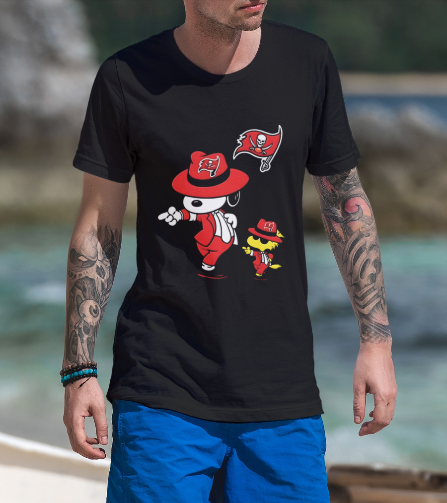 Snoopy Woodstock Tampa Bay Buccaneers Pirate Flag Dance T-Shirt