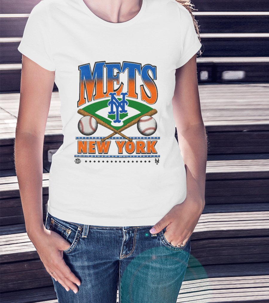 Mets New York Baseball NYC Team Two Bats Two Baseballs Crossed Bat T-Shirt